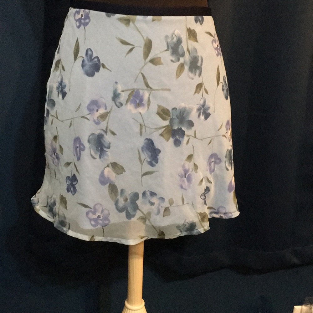 Blue skirt with navy blue top hem